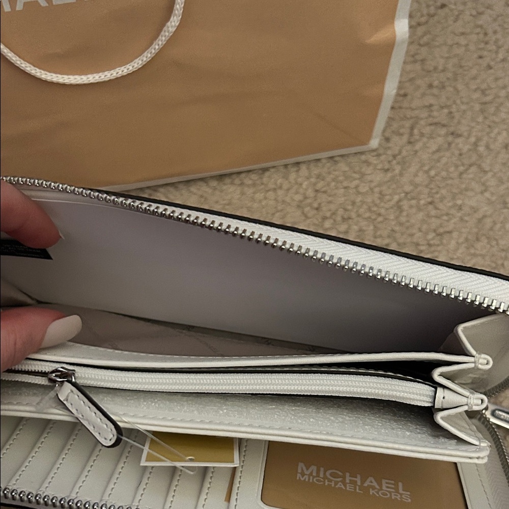 Michael Kors Jet Set Travel Large Travel Continental Wallet - Picture 5 of 6